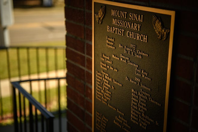 A plaque on the front of Mt. Sinai Missionary Baptist Church commemorates the founding of the church in 1922.