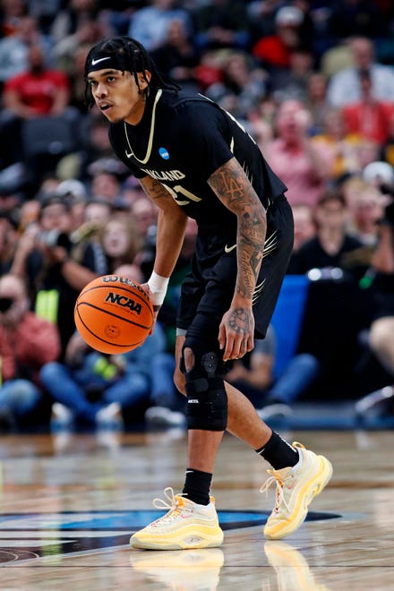 Mar 23, 2024; Pittsburgh, PA, USA; Oakland Golden Grizzlies guard Tone Hunter (21) brings the ball up court during the first half of the game against the North Carolina State Wolfpack in the second round of the 2024 NCAA Tournament at PPG Paints Arena. Mandatory Credit: Charles LeClaire-USA TODAY Sports